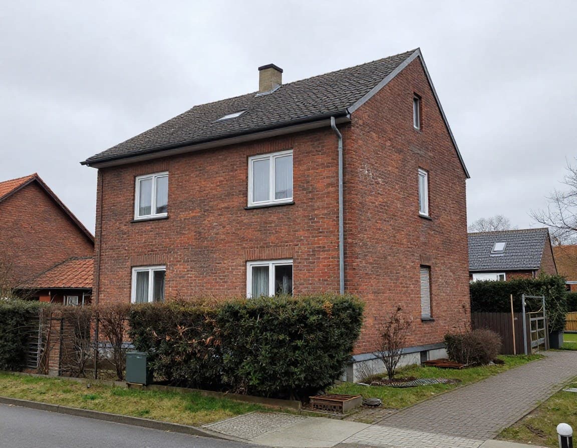 Typisches deutsches Einfamilienhaus aus den 1970er Jahren als Erbimmobilie