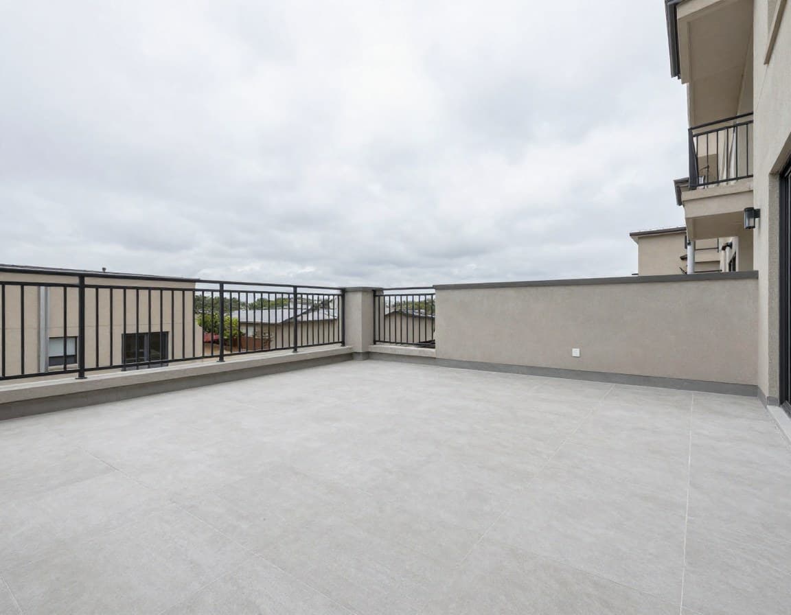 Leeres Terrasse vor Virtual Staging